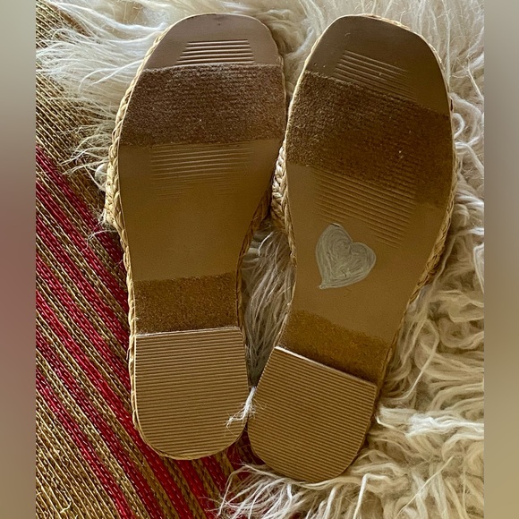 - ⭐️Matisse raffia huaraches, Sz 7⭐️#MATISSE - Picture 3 of 12